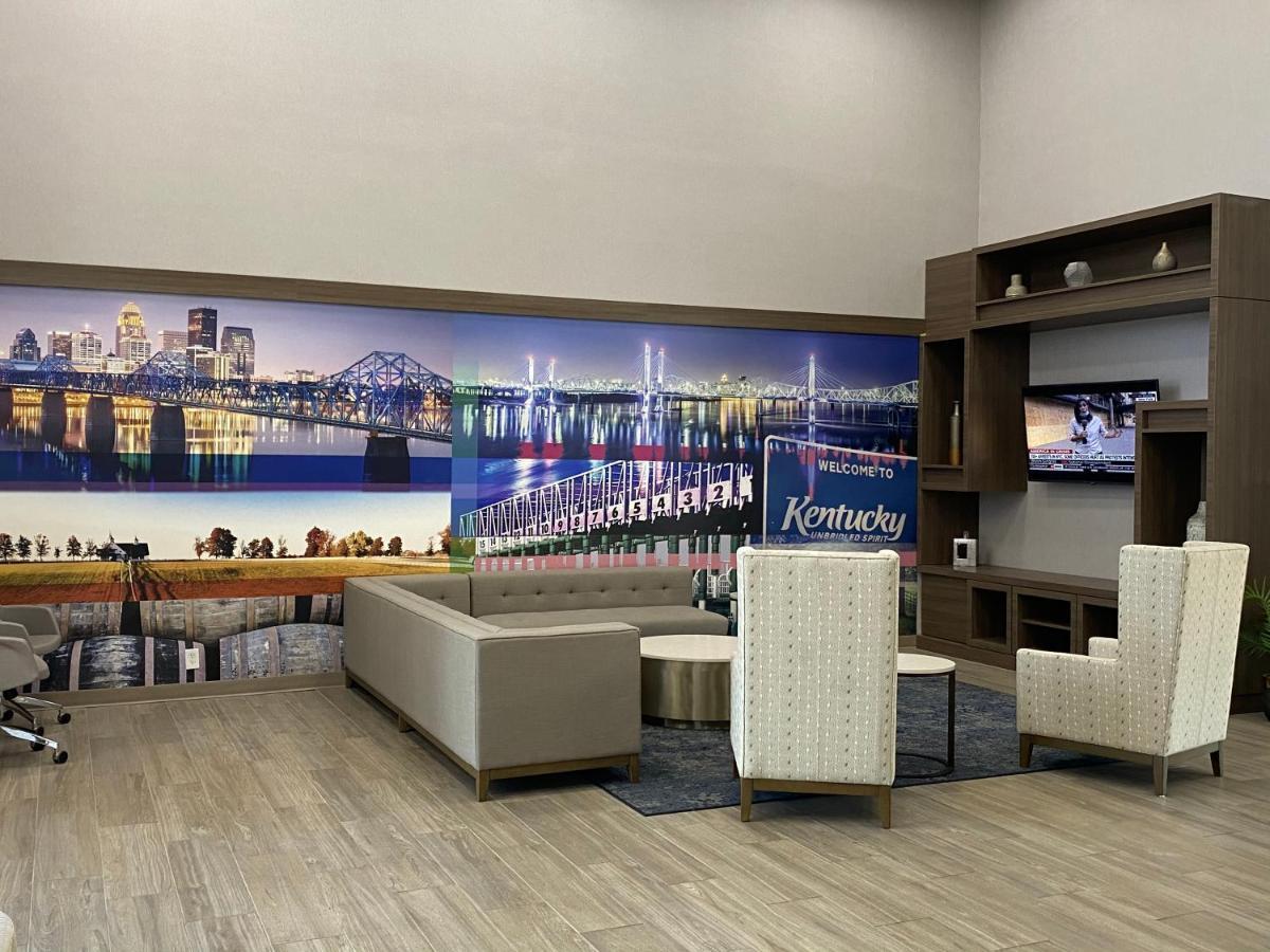 Clarion Pointe University/Expo Луисвил Екстериор снимка