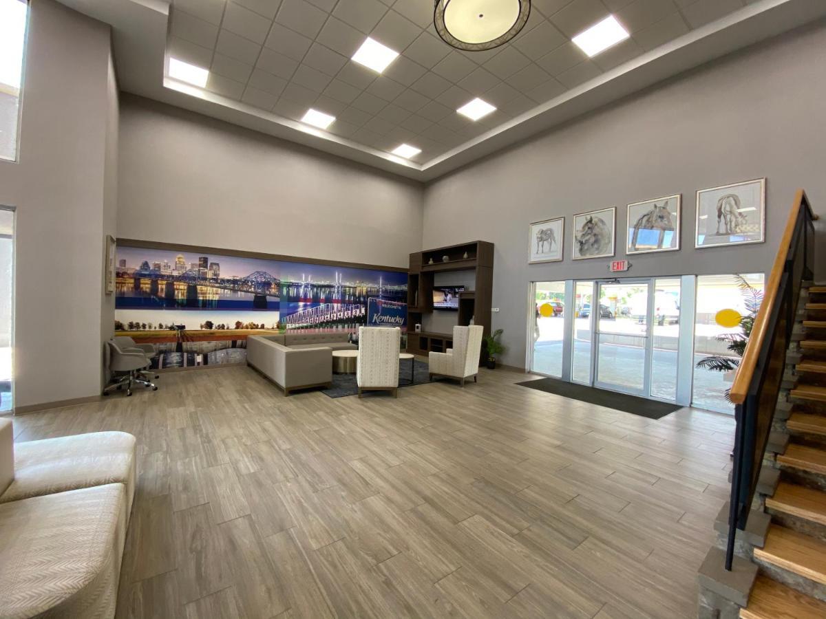 Clarion Pointe University/Expo Луисвил Екстериор снимка